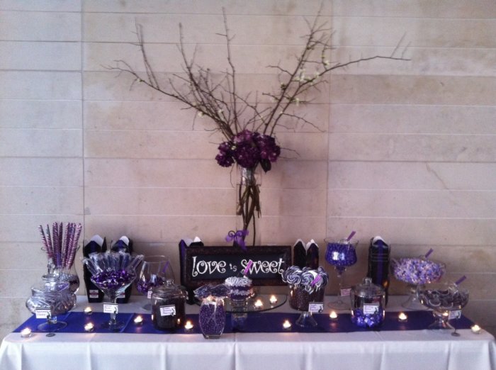 Сладкий стол на фиолетовую свадьбу