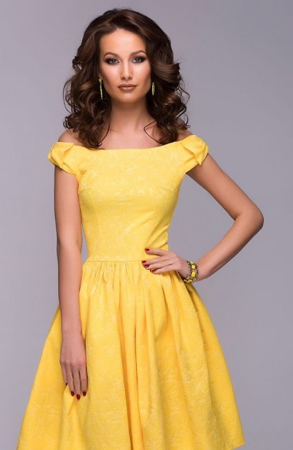 Жёлтое платье