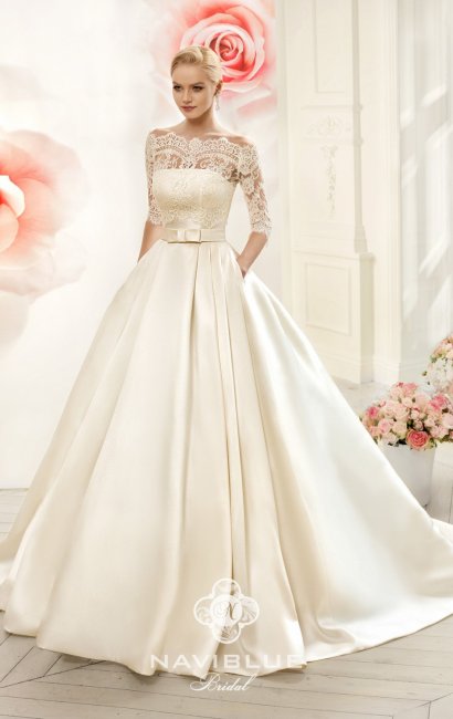 Атласное платье в цвете айвори