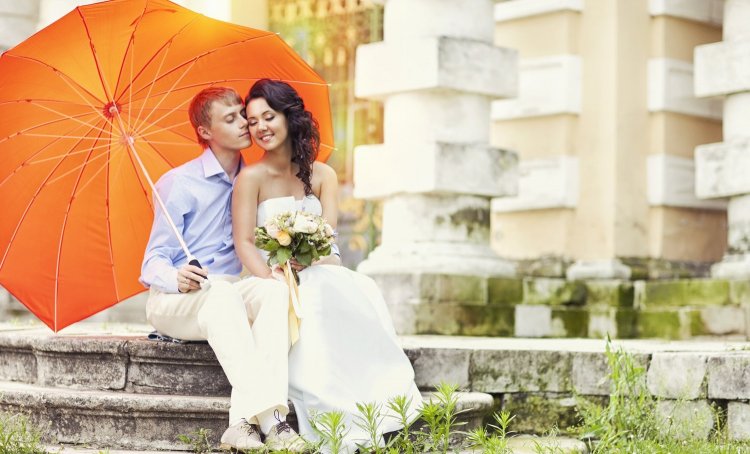 Свадебная фотосессия с зонтом