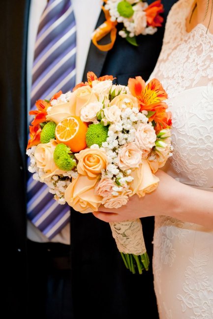 Стильный букет невесты с апельсинами