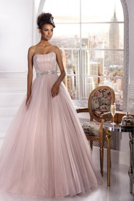 Розовое свадебное платье под смуглую кожу