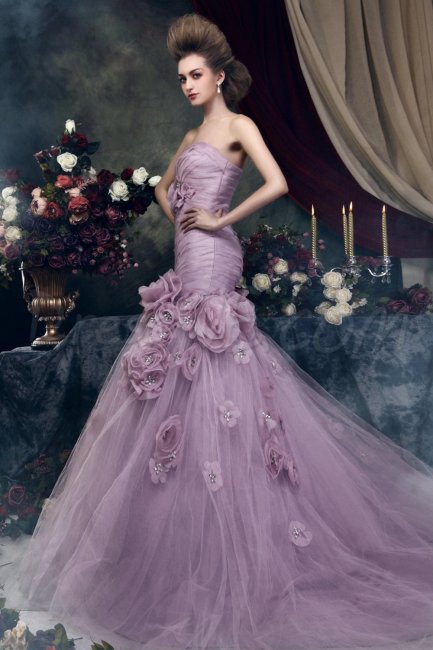 Свадебное платье в фиолетовом цвете