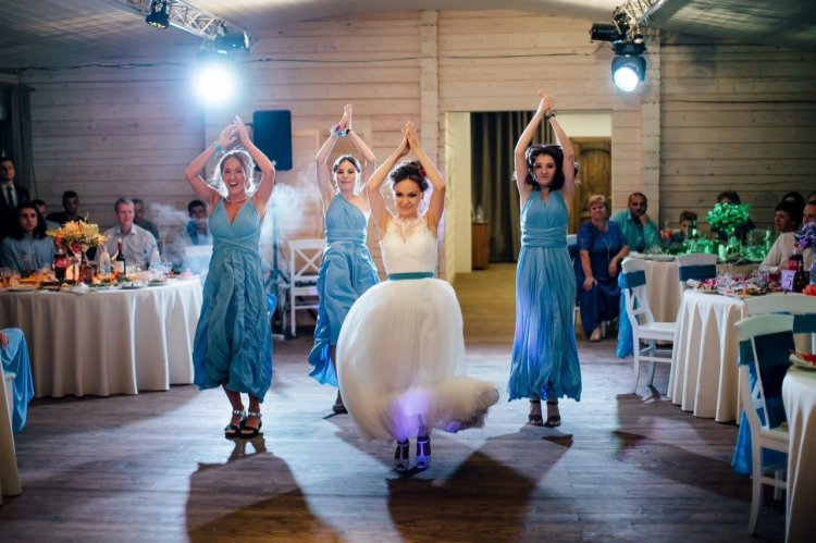 Креативный танец невесты и подружек невесты