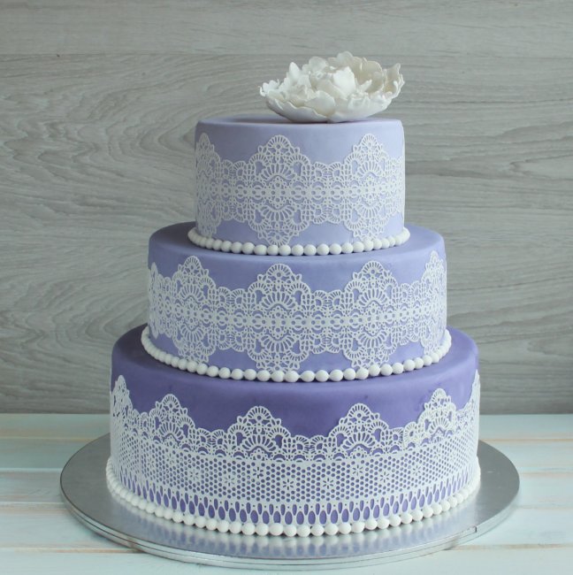Свадебный торт декорированный