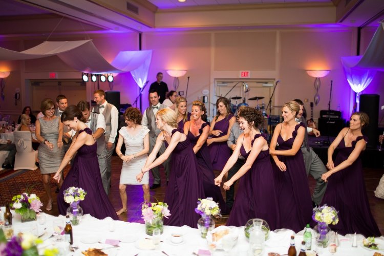 Танцевальный флеш-моб в исполнении подружек невесты