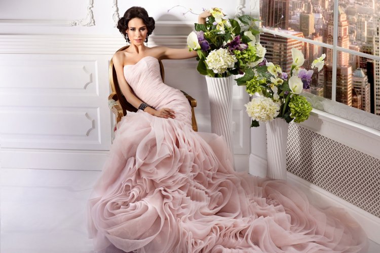 Розовое свадебное платье фасона русалка