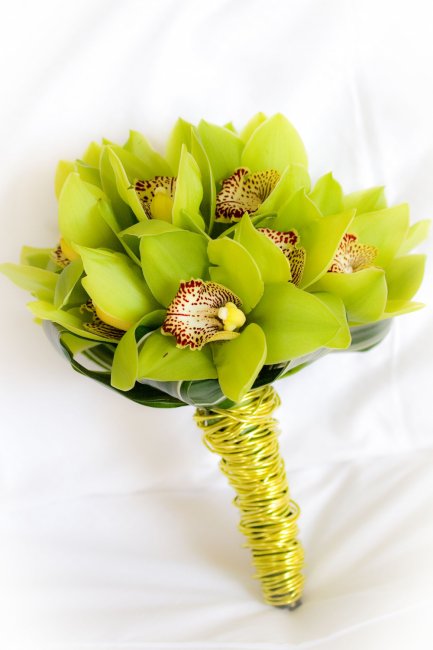 Свадебный букет из цветных орхидей
