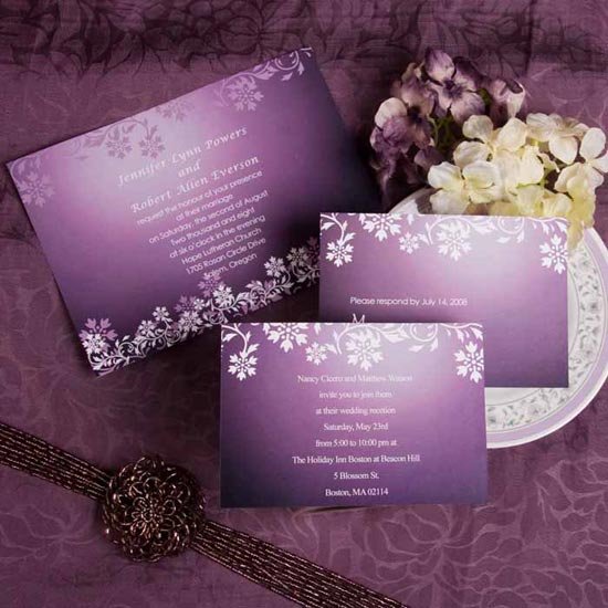 Фиолетовые приглашения на свадьбу