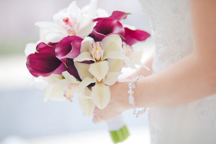букет невесты из калл и орхидей