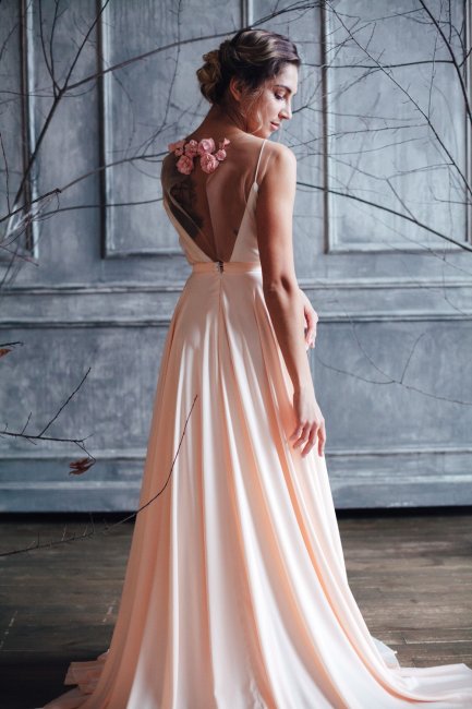 Персиковое свадебное платье для второго брака