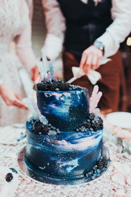 Декор синего свадебного торта