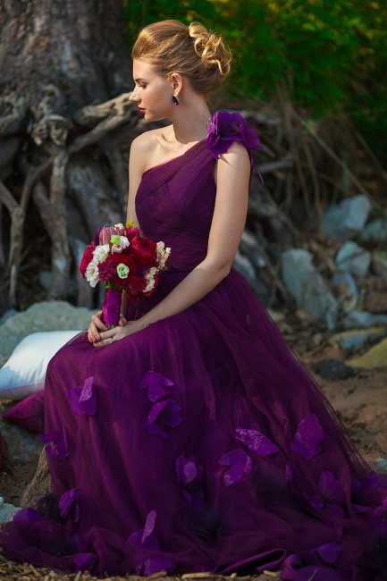 Оттенки фиолетового для рыжеволосых невест