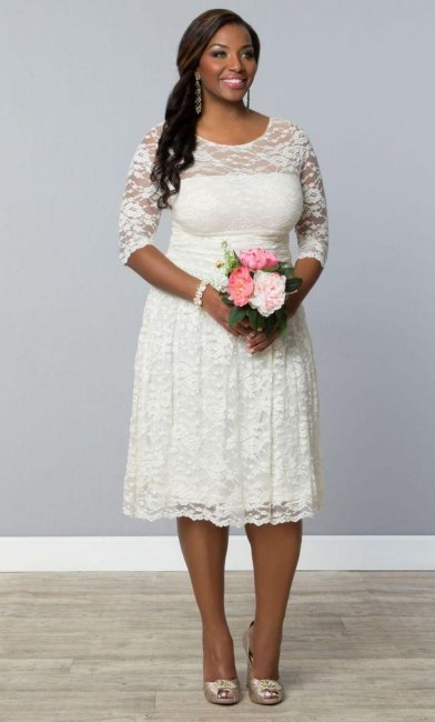 Короткое платье на свадьбу для полных невест