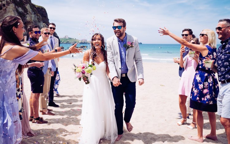 Красивое платье невесты для пляжной свадьбы