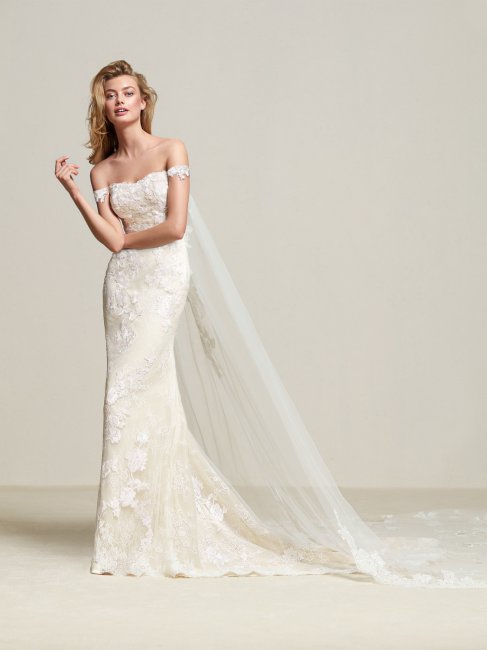 Платье от Pronovias