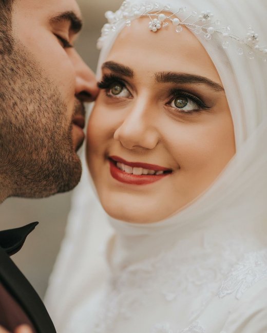 Мусульманская невеста в хиджабе