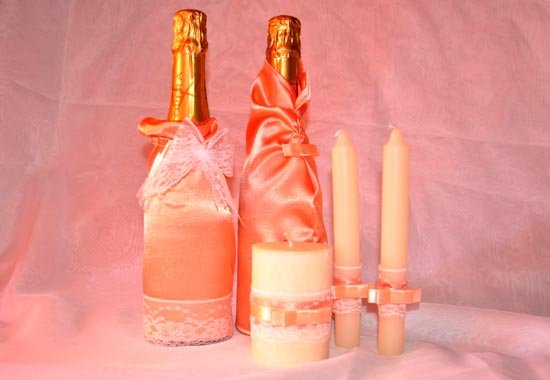 Оформление свечей и бутылок для свадебного стола