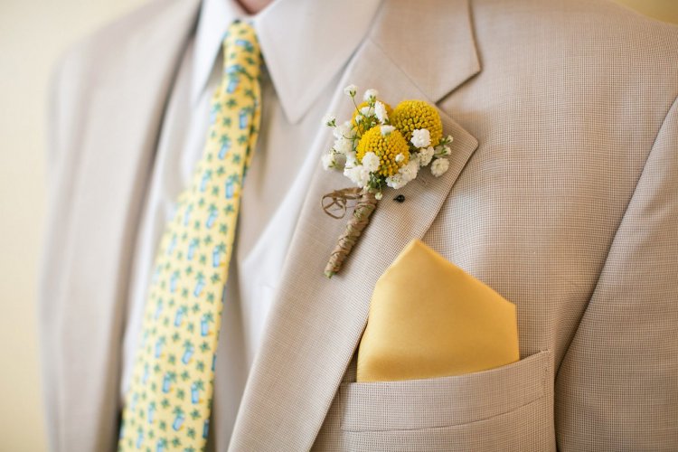 Желтый в образе жениха и невесты