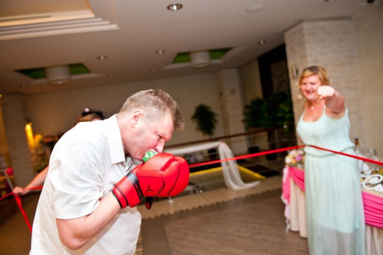 Конкурс на свадьбу с боксерскими перчатками