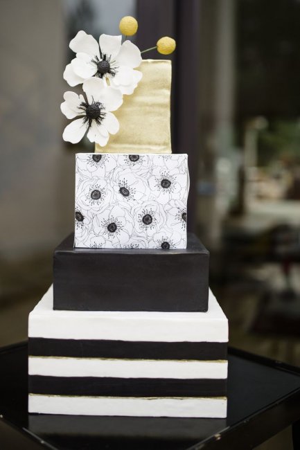 Свадебный торт с вафельной печатью