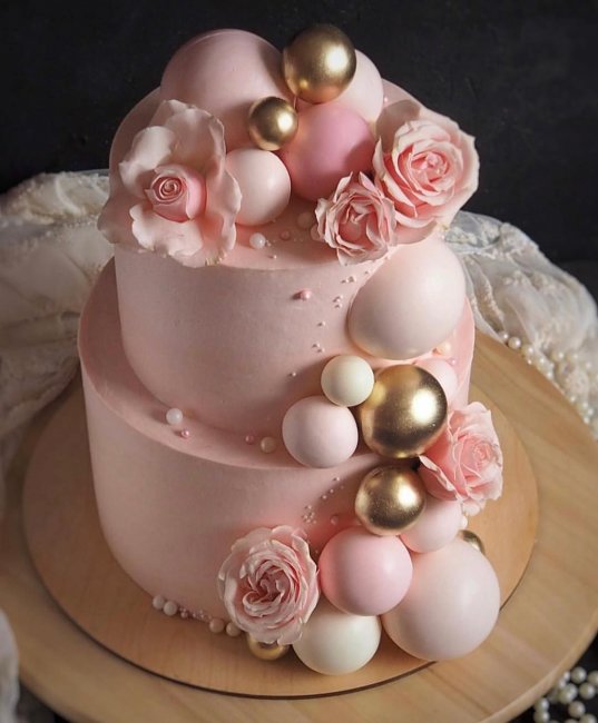 Свадебный торт с шоколадными шарами