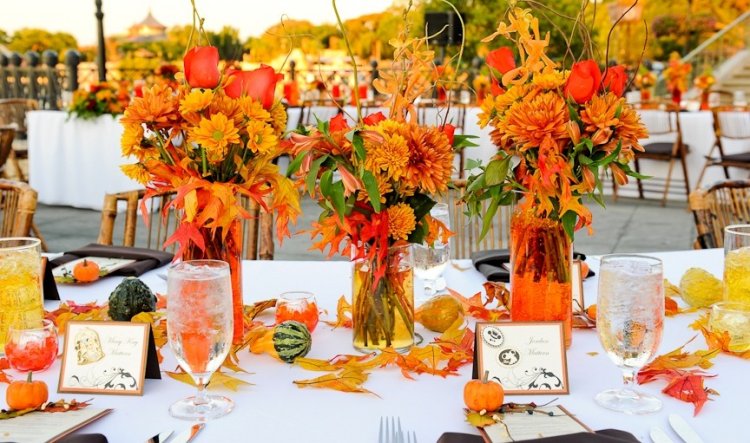 Оранжевые цветы на свадьбе
