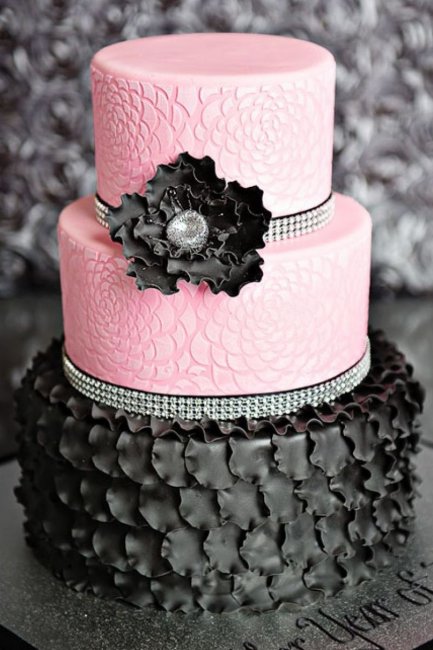 Свадебный торт в розово-черной палитре