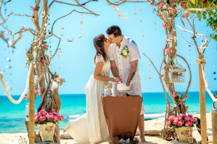 Необычайно красивая свадьба на пляже
