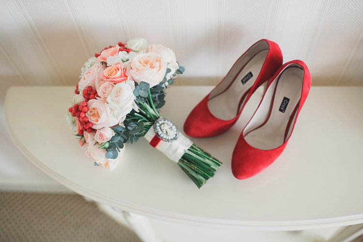Красные туфли для невесты