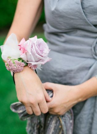 цветочный браслет подружки невесты с розой