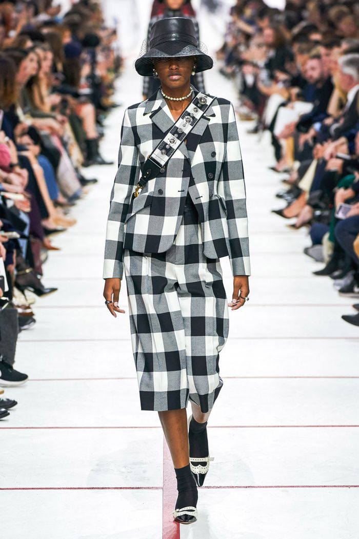 Модный пиджак в черно-белую клетку Christian Dior