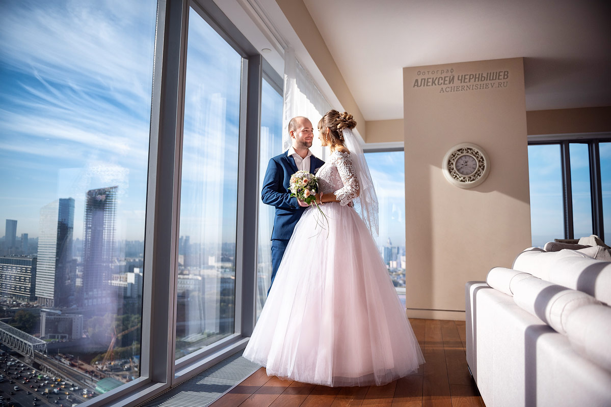 Свадебная фотосессия в аппартаментах Москва-Сити