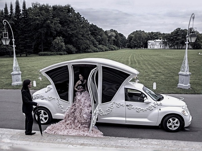 Свадебный кортеж: лимузин-карета