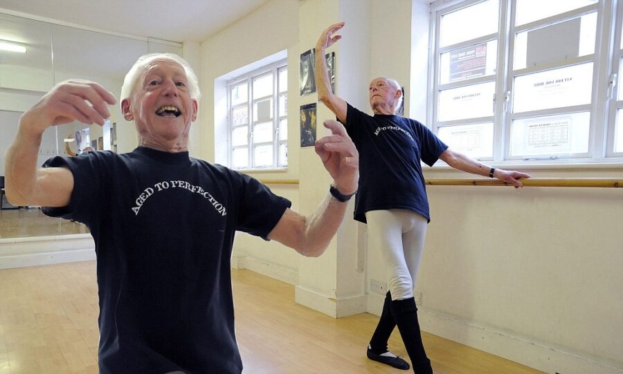 Дебют в балете в 80 лет Джон Лоу